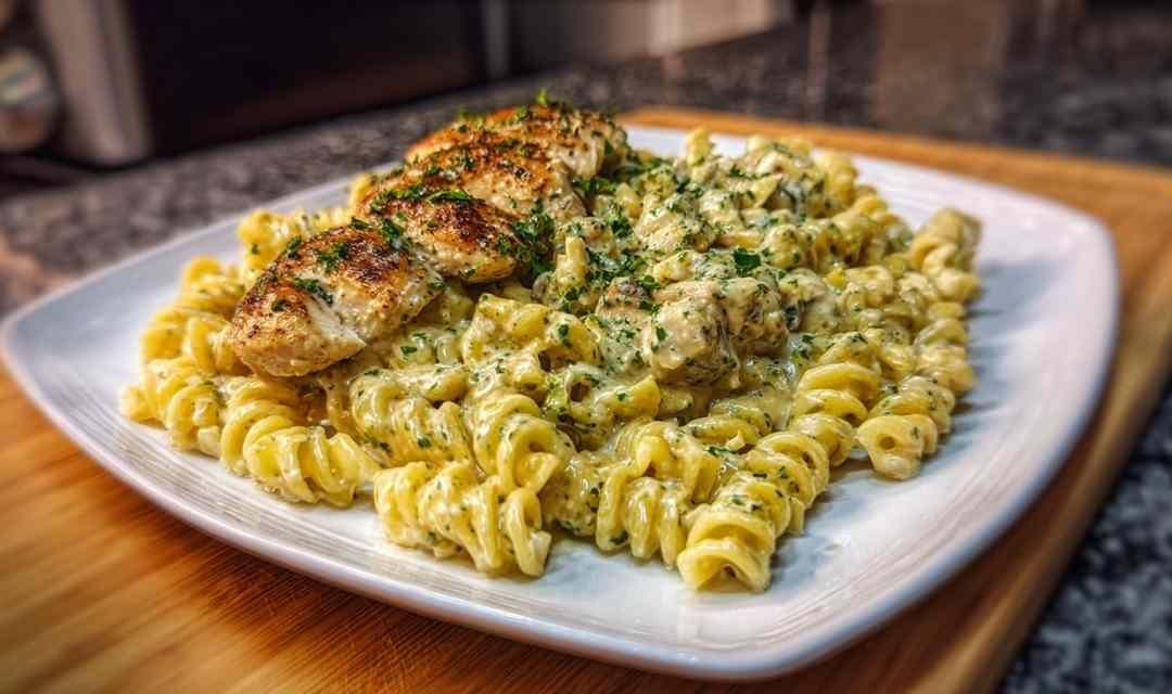 Creamy Garlic Parmesan Chicken Pasta
